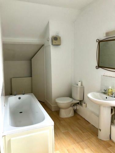 Top Floor Period Apartment In Gorgeous Building 8cv