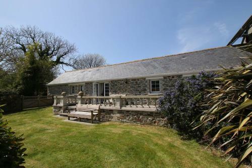 Chy Un Lur Rural Cottage