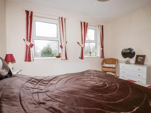 5 Hendra Close