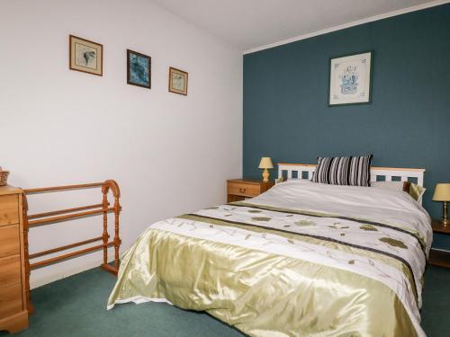 5 Hendra Close