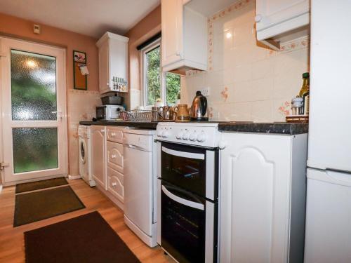 5 Hendra Close