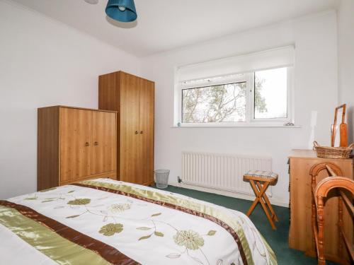 5 Hendra Close