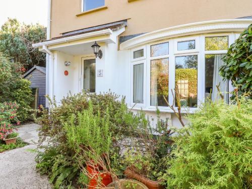 5 Hendra Close