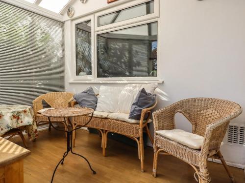 5 Hendra Close
