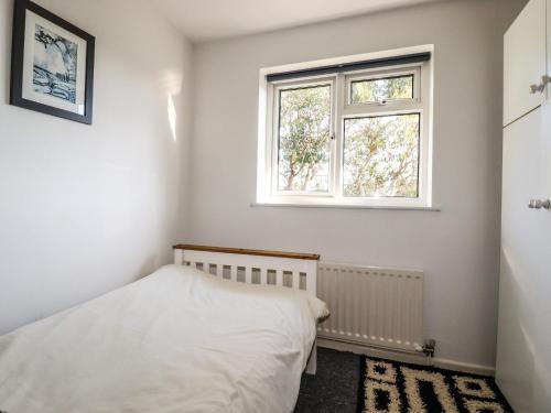5 Hendra Close
