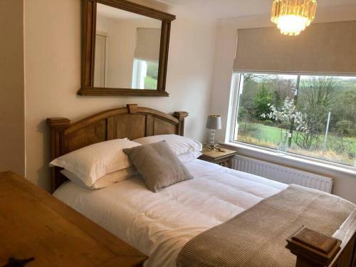 Valleyview Cottage-cosy, Rustic Home - Log Burner