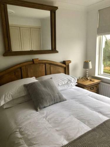 Valleyview Cottage-cosy, Rustic Home - Log Burner