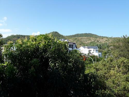 Apartment With Mountain View Walking To Beach
