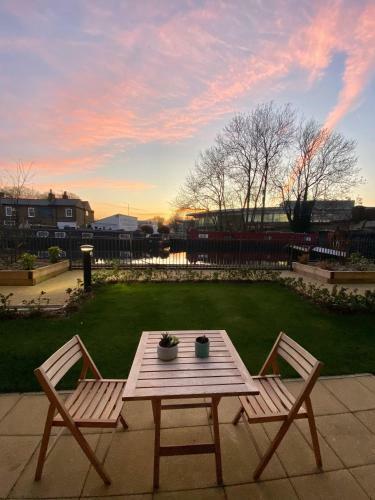 New Canal-side Apartment With Private Terrace!