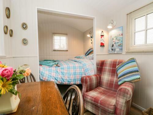 Seashore Shepherds Hut Moat Farm