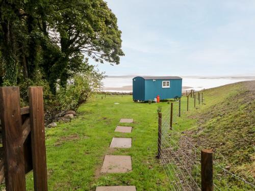 Seashore Shepherds Hut Moat Farm