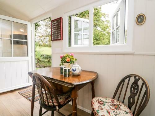 Seashore Shepherds Hut Moat Farm