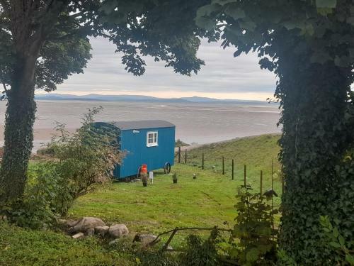 Seashore Shepherds Hut Moat Farm