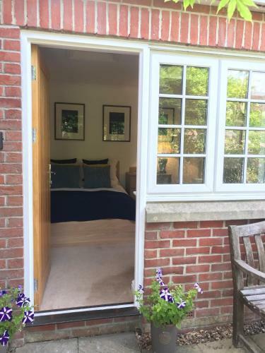 Hostal Garden Room, The Meadows, Oakley Court
