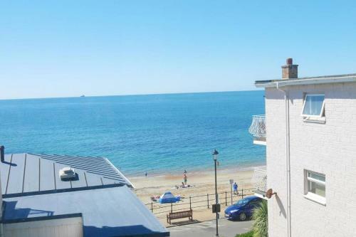 Beautiful Seaside Apartment With Parking