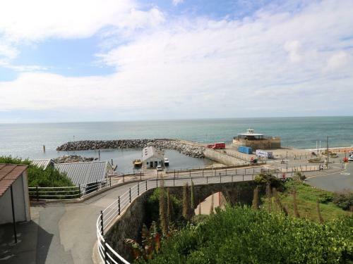 Apartment 5, Cliffview