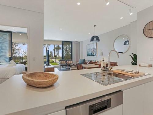 Luxury High End Unit Private Courtyard On Ground Level