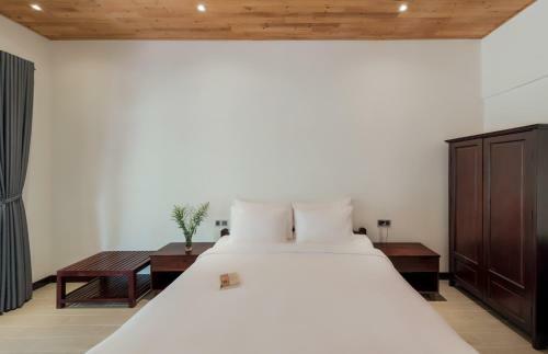 The Tahiti Beach Hotel