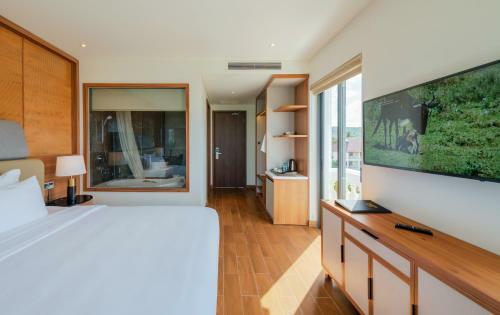 The Tahiti Beach Hotel