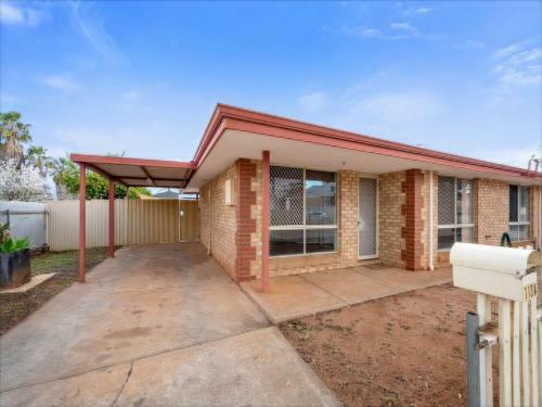 2br Luxury Furnished House Close To Cbd