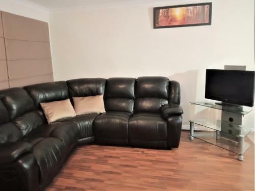 2br Luxury Furnished House Close To Cbd
