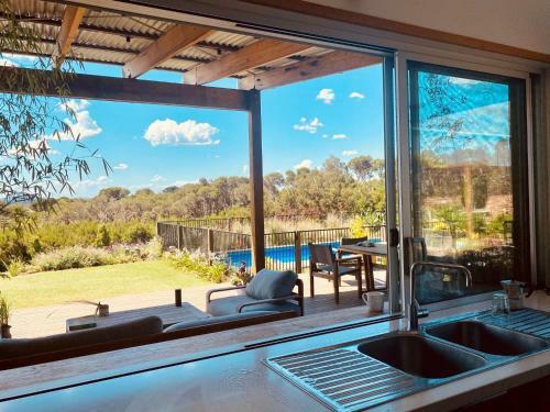 The Bluff Retreat Wifi Linen And Pool Included
