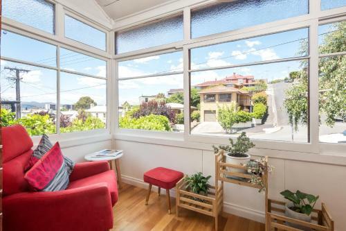 Warwick St Retreat! 3 Bedroom House With Parking