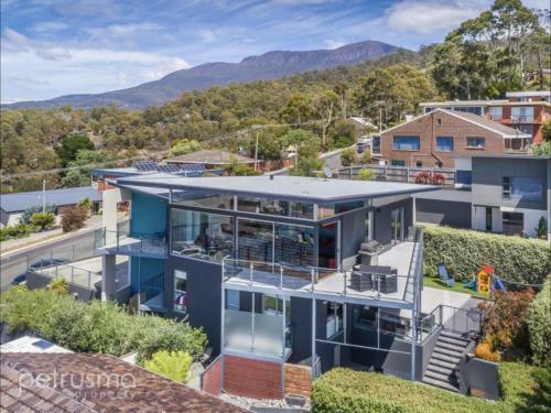 Bed & Breakfast Hobart View
