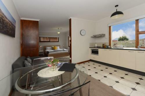 Ms Sophia's Studio Apartment