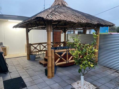 Investigator Beach Breeze Apartments U2
