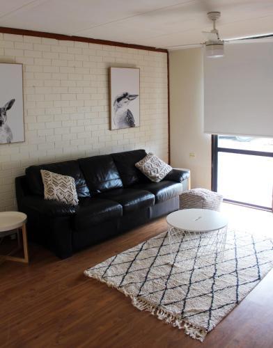 Investigator Beach Breeze Apartments U2