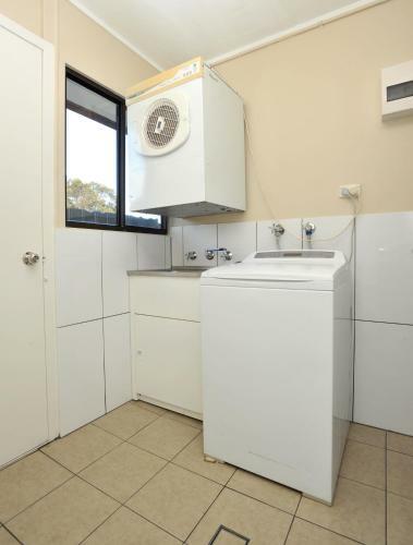 Investigator Beach Breeze Apartments U3
