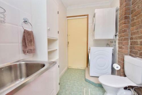 Waratah Lodge