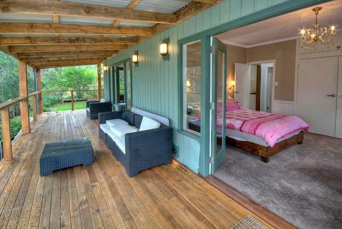 Ribbon Gum Lodge