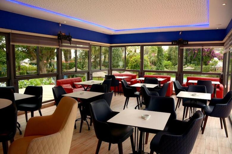 Hotel Oasis