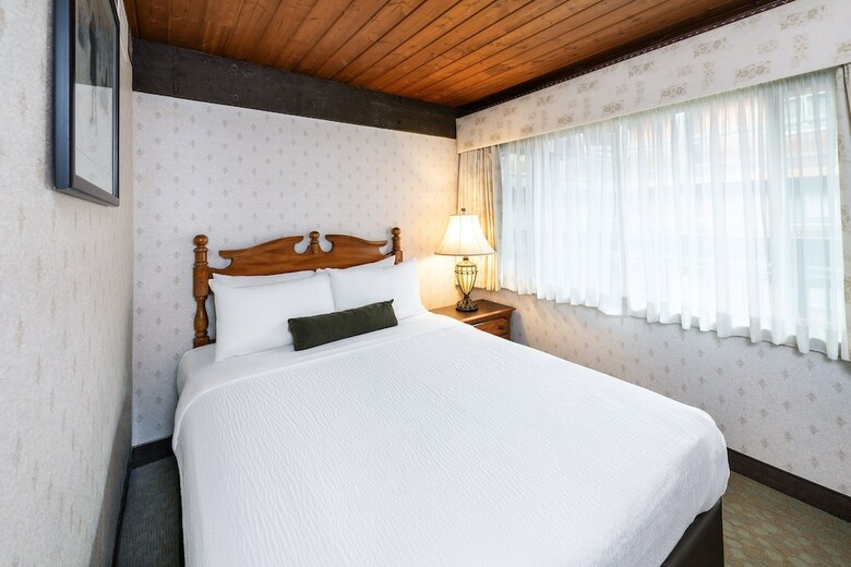 Hotel Charlton's Cedar Court