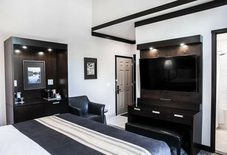 Hotel Charlton's Cedar Court
