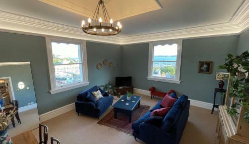 Stunning 2 Bedroom Apartment With Views Of Torbay