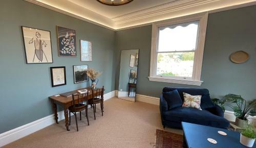 Stunning 2 Bedroom Apartment With Views Of Torbay