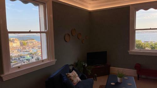 Stunning 2 Bedroom Apartment With Views Of Torbay