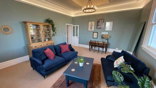 Stunning 2 Bedroom Apartment With Views Of Torbay