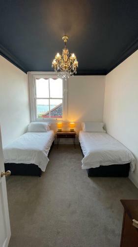 Stunning 2 Bedroom Apartment With Views Of Torbay