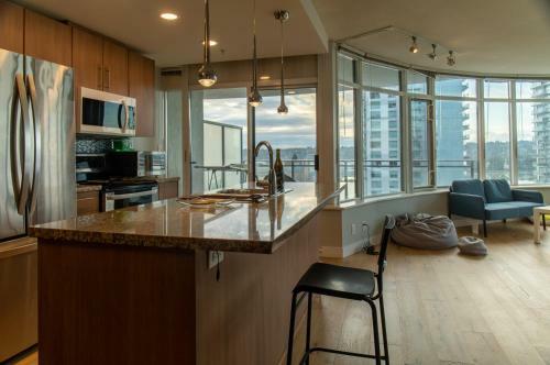 2 Bed 2 Bath 1300sqft New West Apartment Riverview