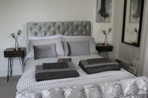 *hidden Gem* Stylish Apartment* Walk To Beach