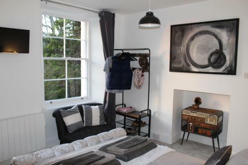 *hidden Gem* Stylish Apartment* Walk To Beach