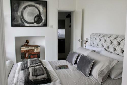 *hidden Gem* Stylish Apartment* Walk To Beach