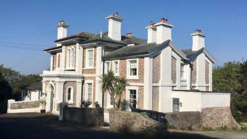*hidden Gem* Stylish Apartment* Walk To Beach