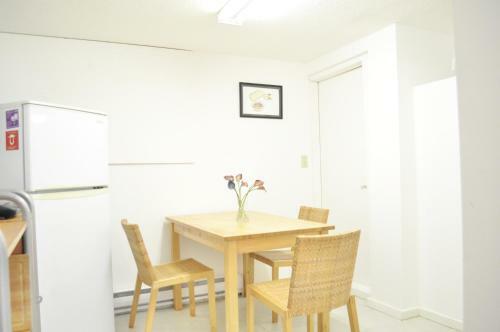 Apartamento Spacious 2 Bedroom Private Basement Suite In Lynn Canyon
