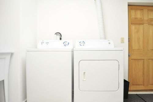 Apartamento Spacious 2 Bedroom Private Basement Suite In Lynn Canyon