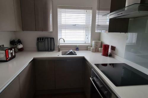 Beautiful 2-bed Apartment On Torquay Seafront